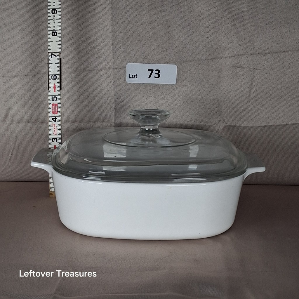 a73- vintage Corning Ware casserole dish 2-liter