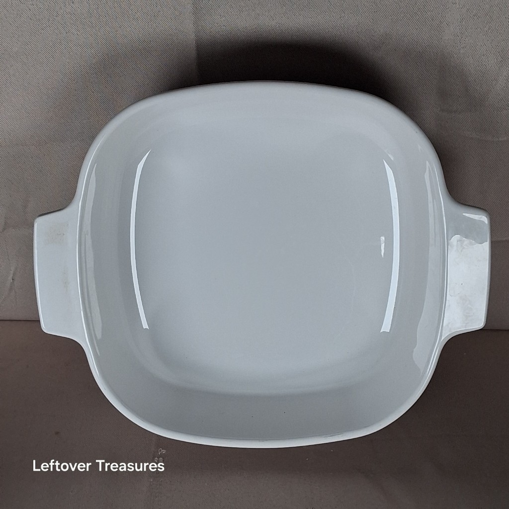 a73- vintage Corning Ware casserole dish 2-liter - Image 2