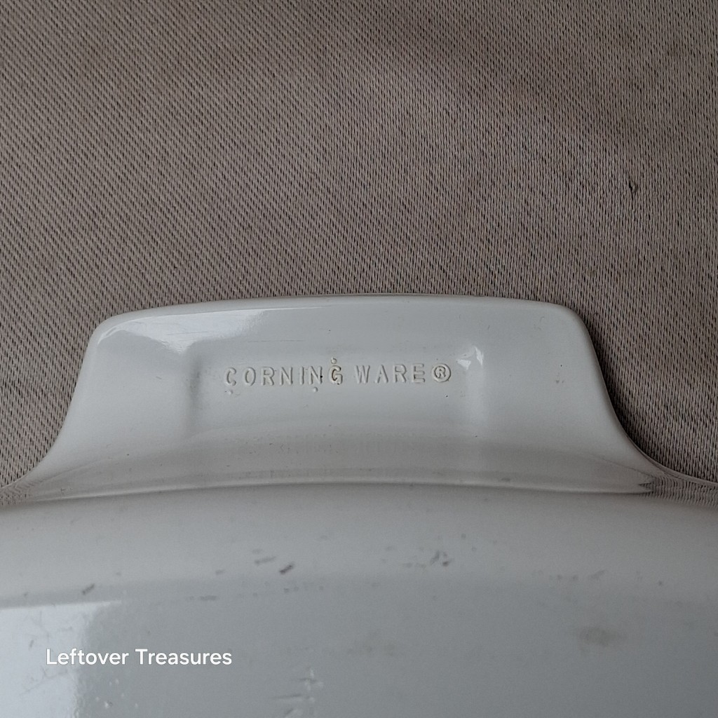 a73- vintage Corning Ware casserole dish 2-liter - Image 3