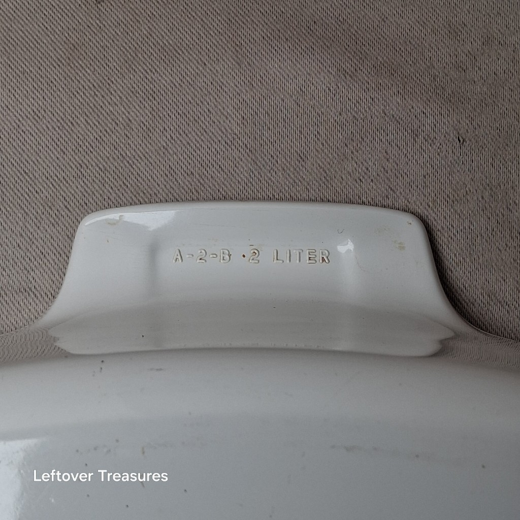 a73- vintage Corning Ware casserole dish 2-liter - Image 4