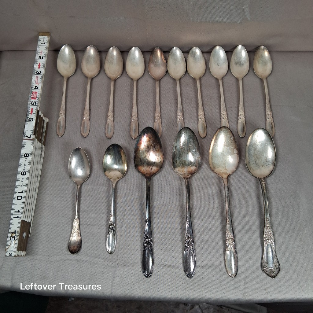 a87- vintage mixed white orchid Community silverplate flatware - Image 2