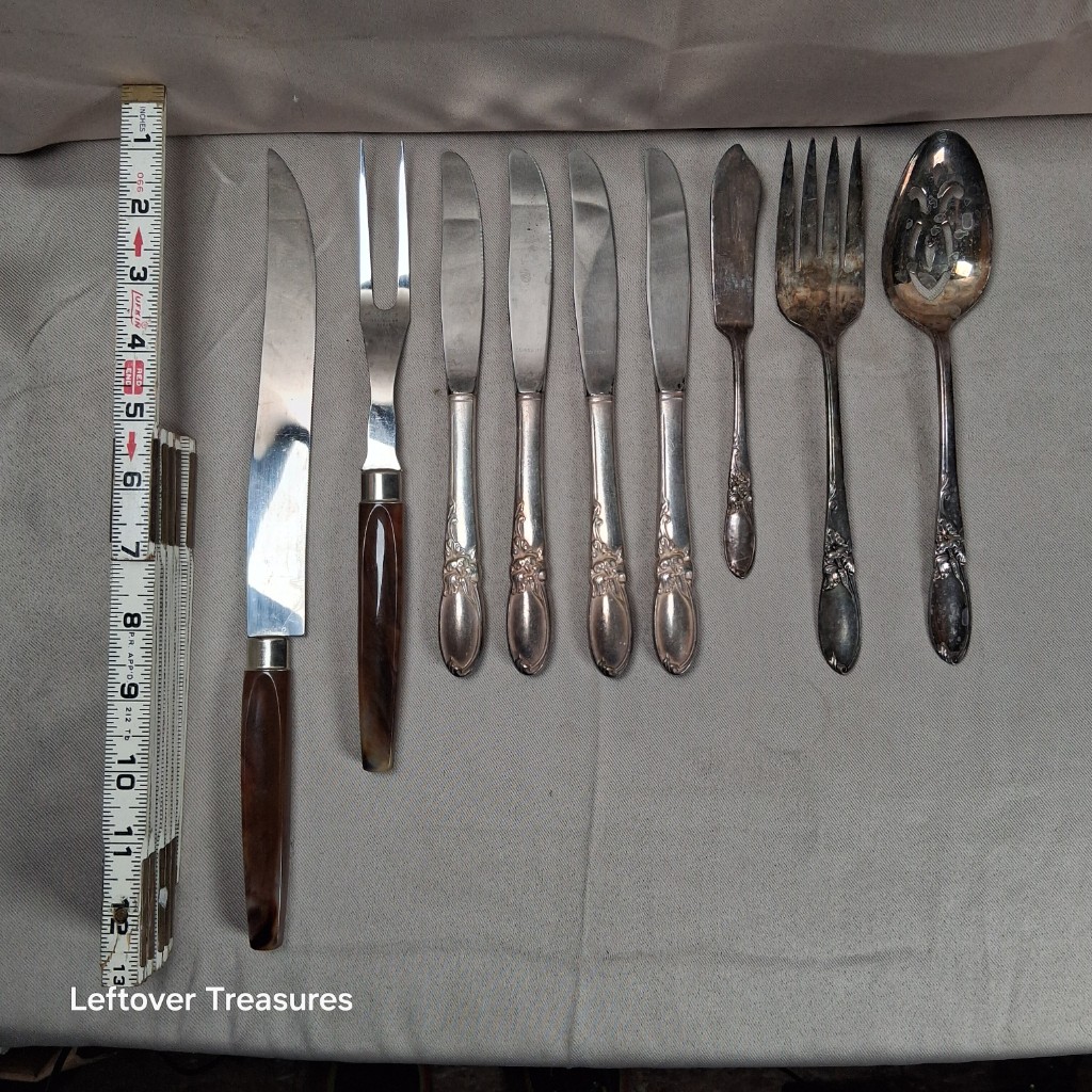 a87- vintage mixed white orchid Community silverplate flatware - Image 4