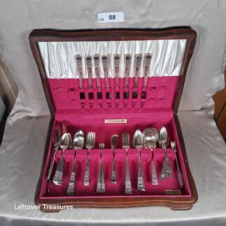 a88- vintage mixed Oneida Community silverplate flatware set
