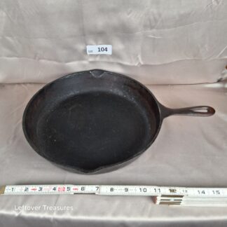 a104- vintage cast iron skillet