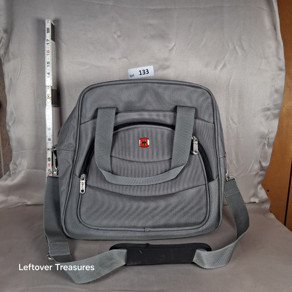 a133- Swiss Gear travel bag
