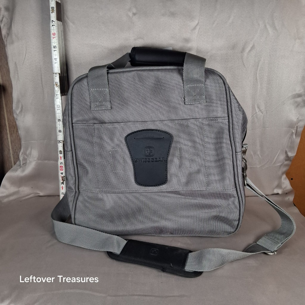 a133- Swiss Gear travel bag - Image 2