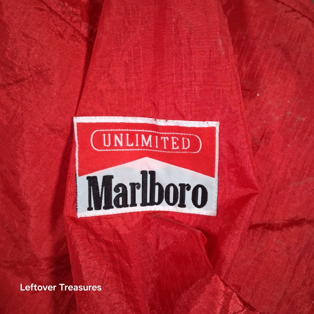 a143- vintage Marlboro Unlimited red nylon windbreaker - Image 2
