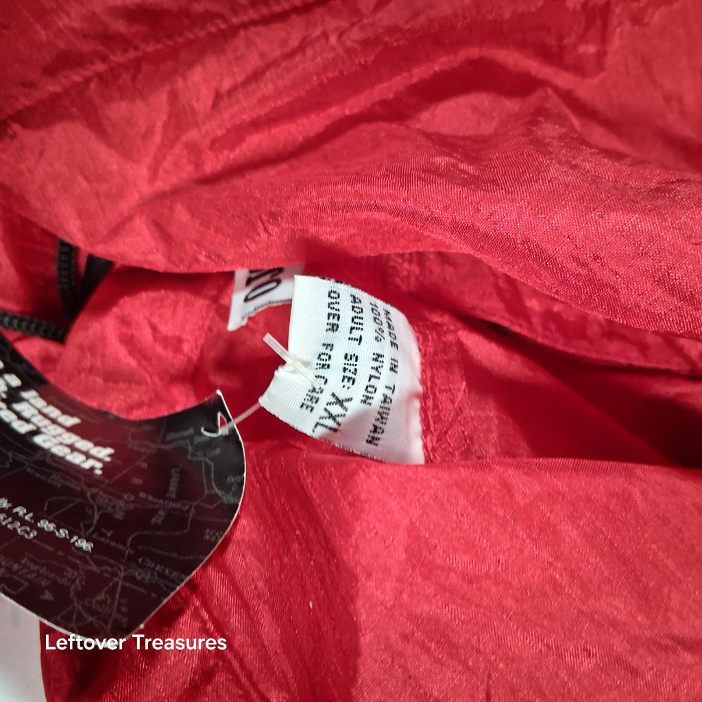 a143- vintage Marlboro Unlimited red nylon windbreaker - Image 3