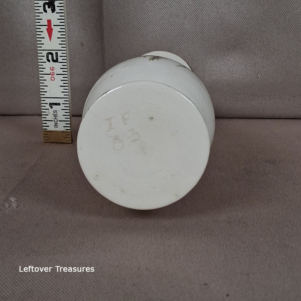 a215- vintage porcelain bud vase - Image 2