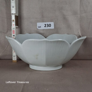 a230- vintage Japanese porcelain lotus bowl