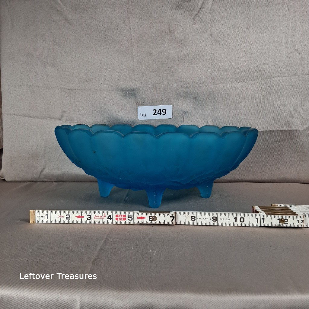 a249- vintage Indiana Glass fruit bowl