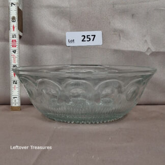 a257- vintage clear glass serving bowl manhattan thumbprint pattern