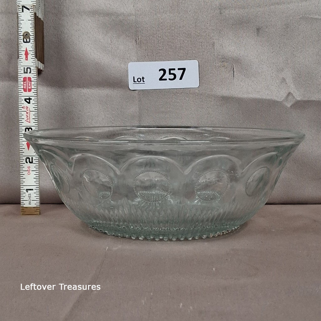 a257- vintage clear glass serving bowl manhattan thumbprint pattern