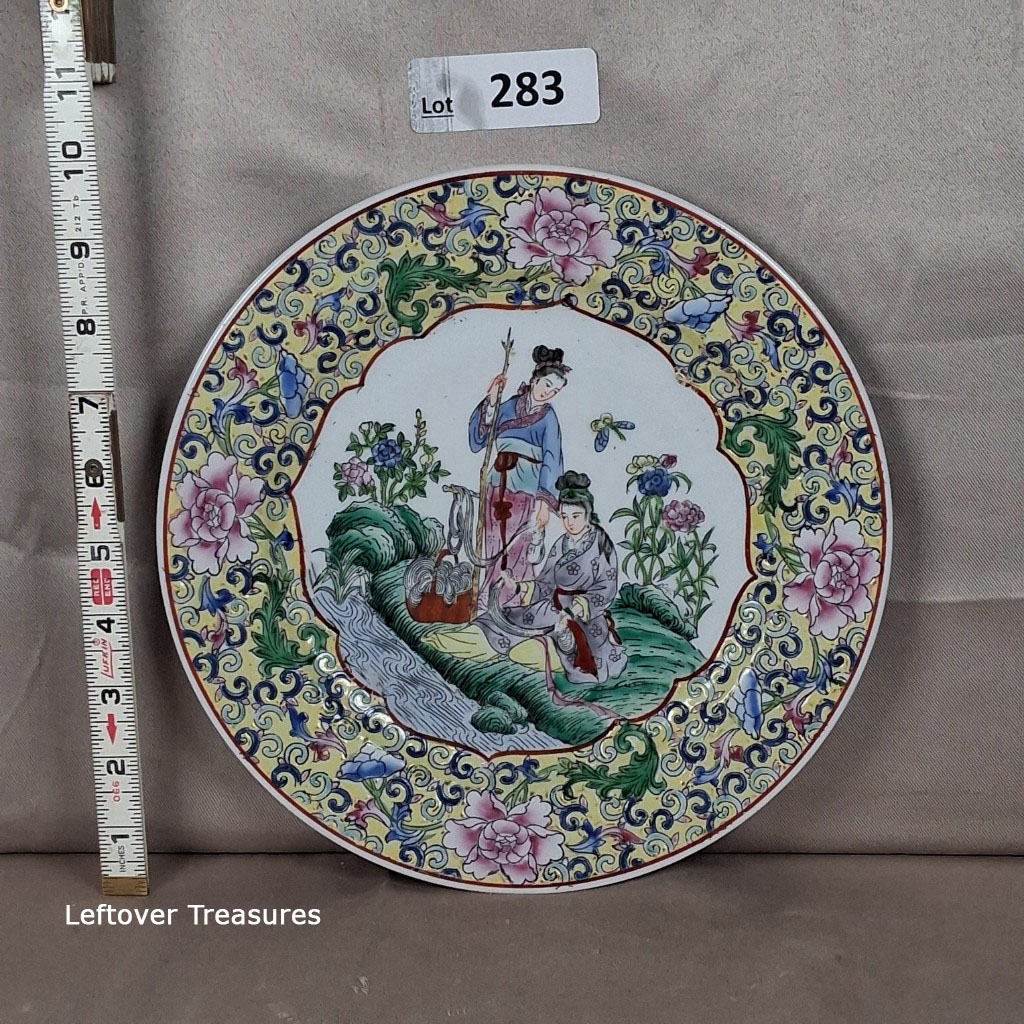 a283- vintage 10-inch Nora Fenton porcelain plates x2