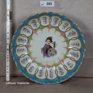 a285- antique Japanese porcelain decorative plate