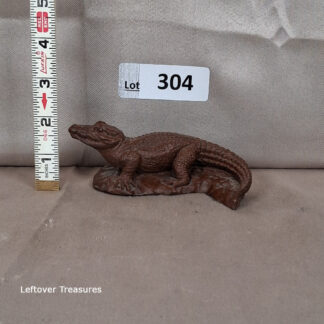 a304-1990 Red Mill Manufacturing crocodile sculpture