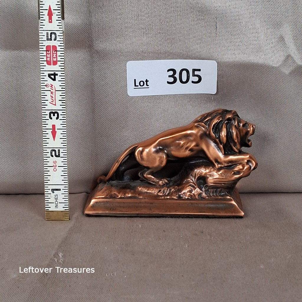 a305- vintage Lions Club International lion figure paperweight - Image 2