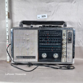 a329- vintage Sanyo Transworld 18H-815 radio