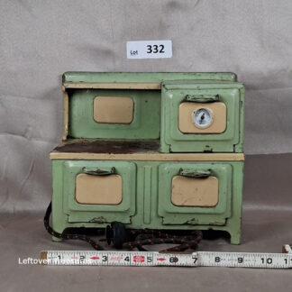 a332- *does not work* vintage 1930s Girard Model Works electric toy stove