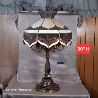 a364- vintage caramel slag glass table lamp
