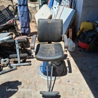 a393- black salon chair *hydraulic does not work*