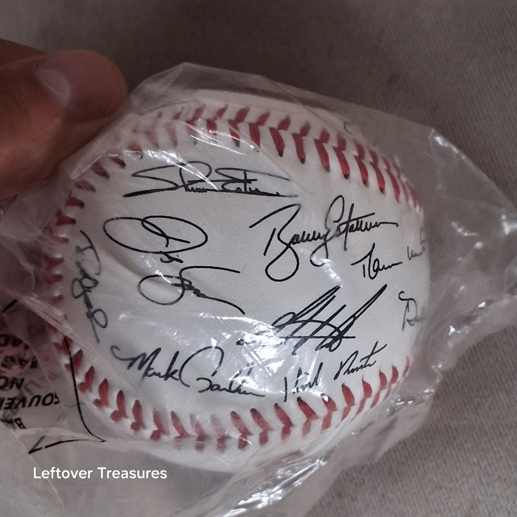 c4- San Francisco Giants 2001 Collectors Series Signature Baseball - Image 2