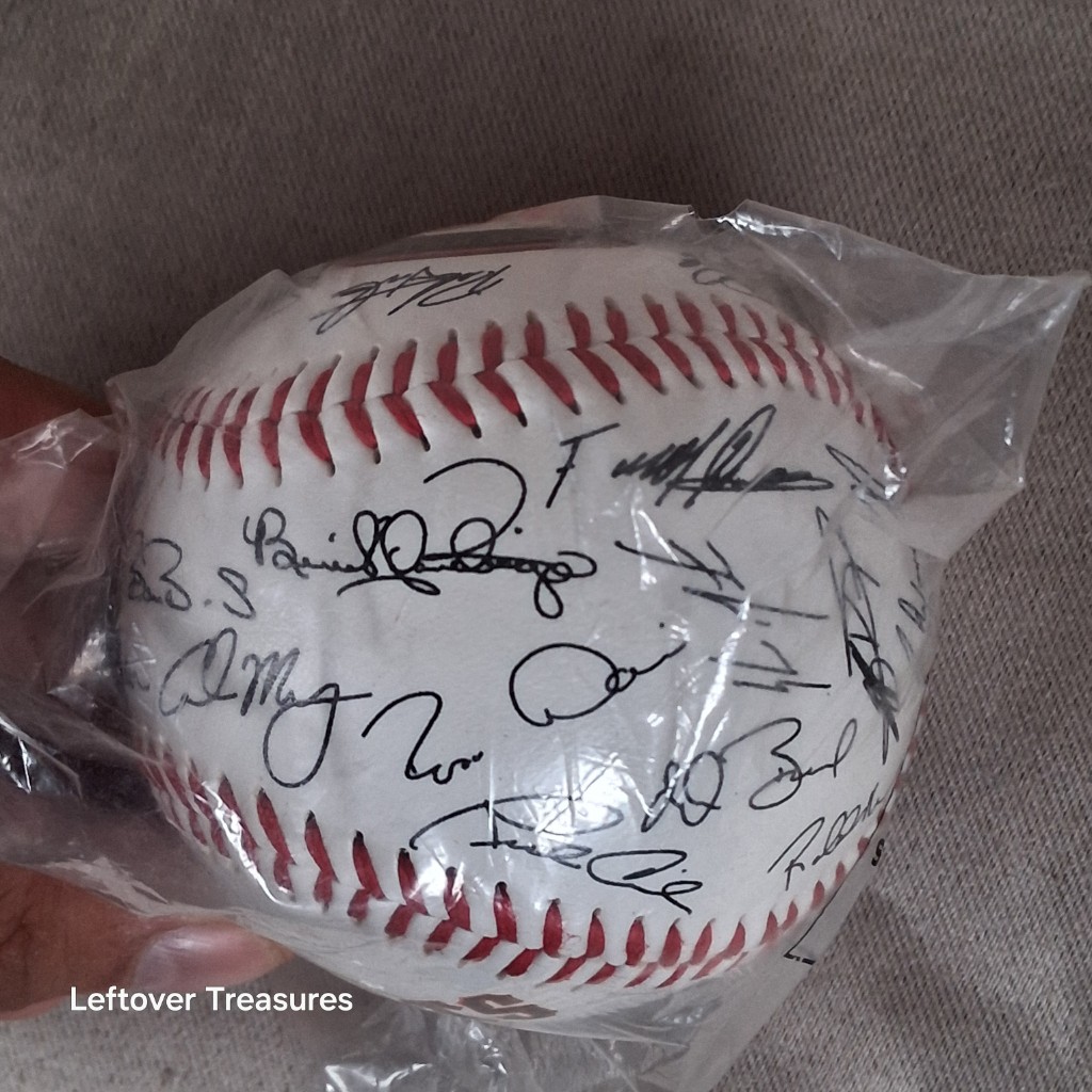 c4- San Francisco Giants 2001 Collectors Series Signature Baseball - Image 3