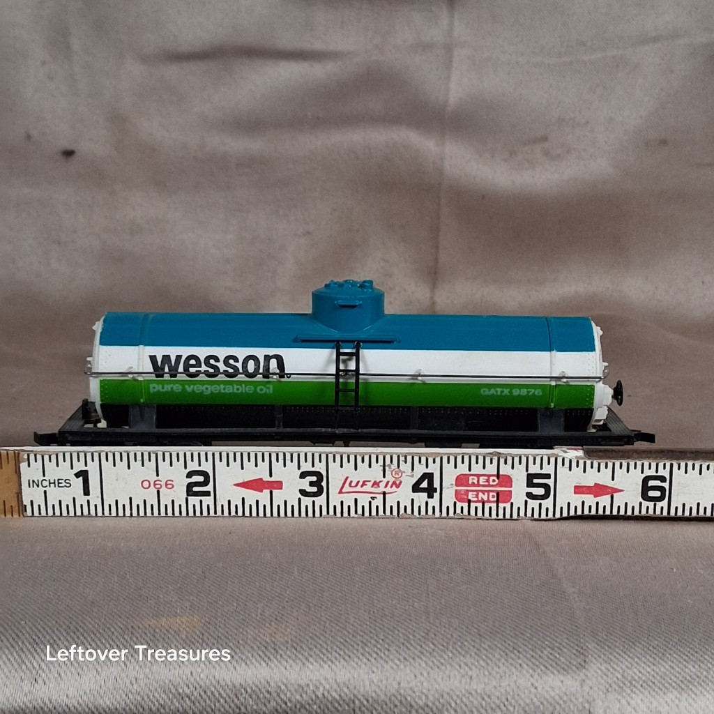 c95- Pair of HO Scale Model Tank Cars Wesson and Union Carbide - Image 4