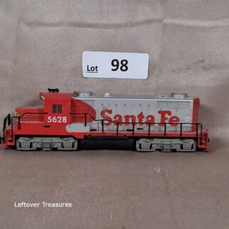 c98- vintage Tyco HO Scale Santa Fe 5628 diesel locomotive