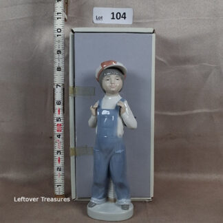 c104- "Boy from Madrid" Lladr? #4898 porcelain figurine