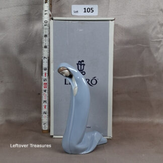 c105-  Lladro "Madonna" Nativity Figurine (model #4534)
