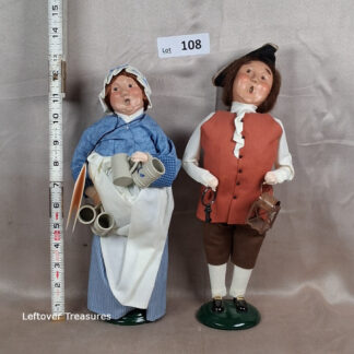 c108- Byers' Choice Williamsburg Tavern Woman and Inn Keeper set from 2000