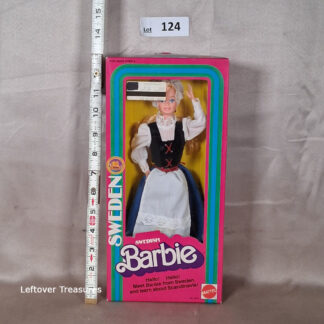 c124- Vintage 1982 Mattel Swedish Barbie #4032 Dolls of the World NIB