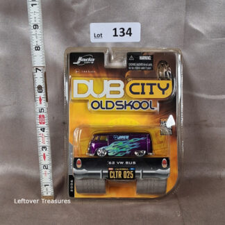 c134-  Jada Dub City Old Skool '62 VW Bus Purple Flames Wave 3 2006 Diecast 1:64 NIP