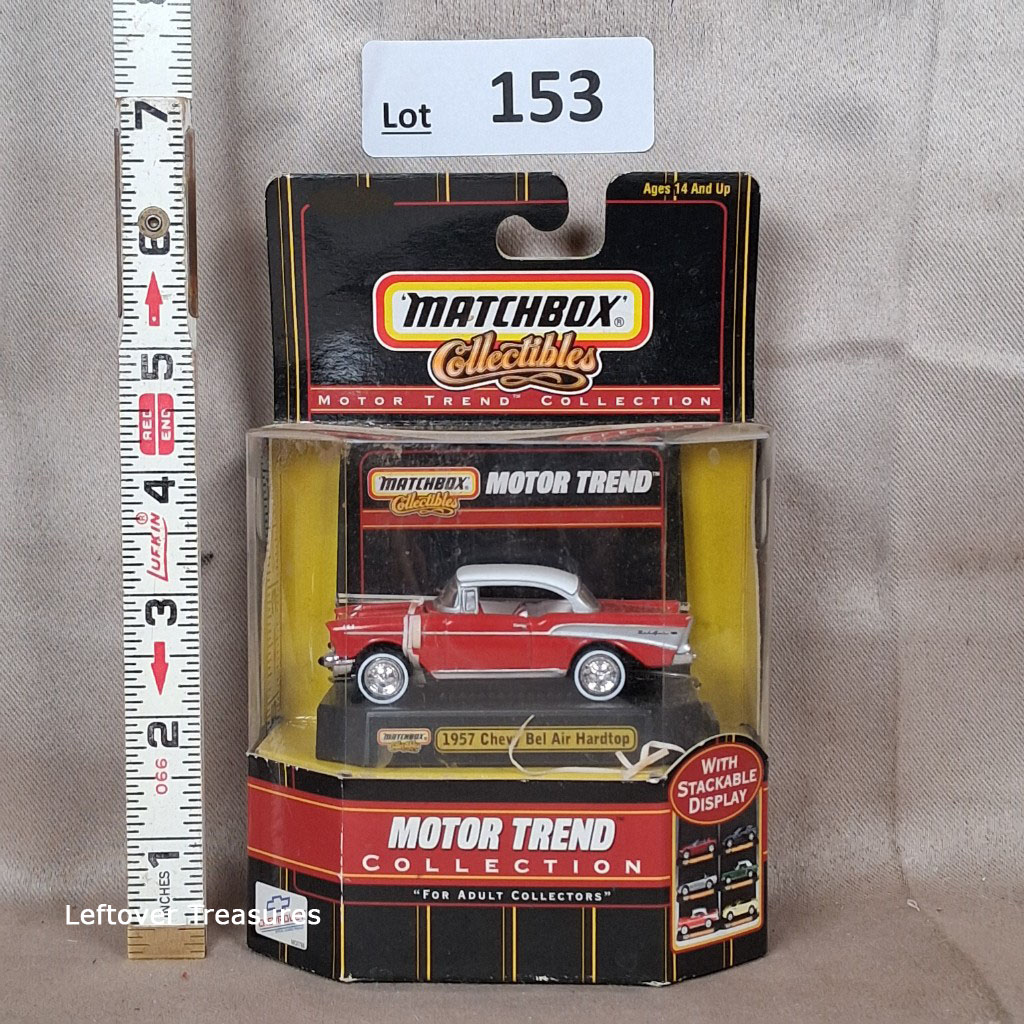 c153- Matchbox Collectibles Motor Trend 1957 Chevy Bel Air Hardtop Red/White Display NIB