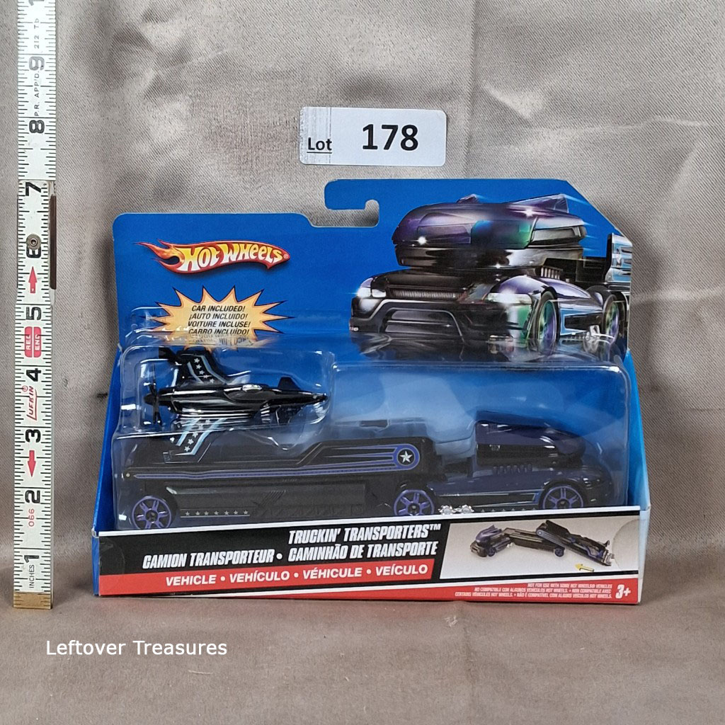 c178- Hot Wheels Truckin' Transporters Dark Blue Semi Hauler Rig with Jet Plane NIB