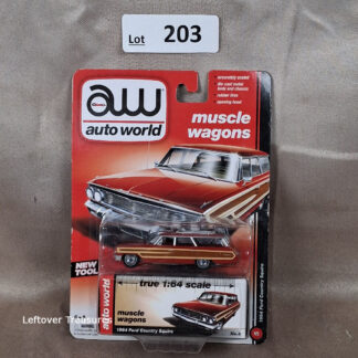 c203- Auto World Muscle Wagons 1964 Ford Country Squire Wood Grain 1:64 Scale NIP