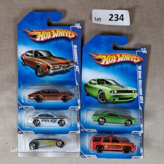 c234- Hot Wheels Lot x5 Challenger SRT8 Olds 442 Police Cruiser City Works Truck NIP
