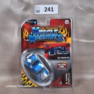 c241- Muscle Machines Series 1 1964 Pontiac GTO Blue Flames Blister Card w/ Collector Card