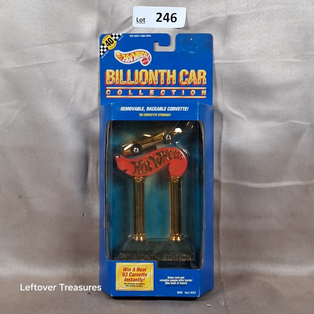 c246- Hot Wheels Billionth Car Collection '63 Corvette Stingray Gold Trophy Display NIB