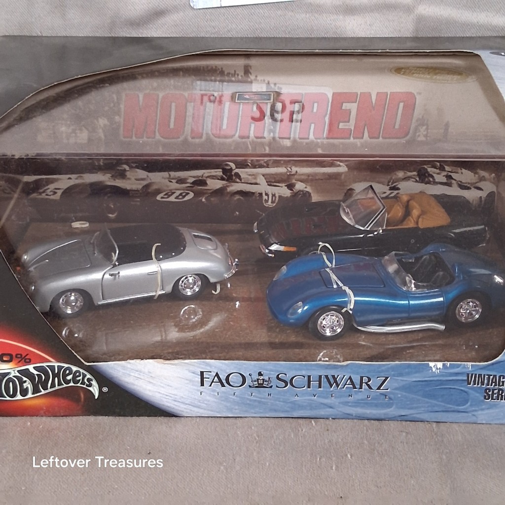 c265- 100% Hot Wheels Motor Trend FAO Schwarz Vintage Race Series 3-Car Box Set NIB - Image 2