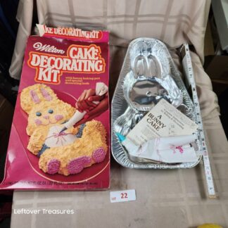 e22- Wilton Bunny Cake Set