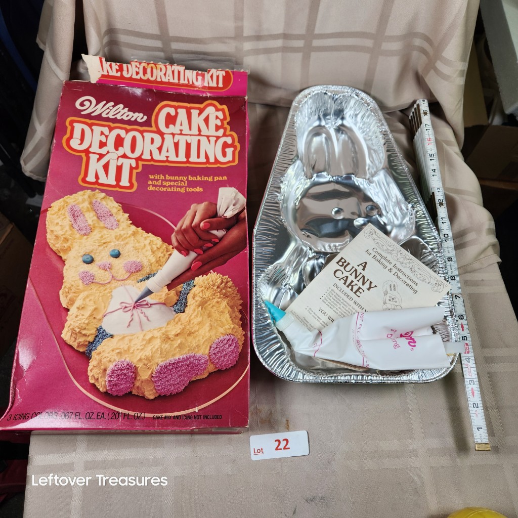 e22- Wilton Bunny Cake Set