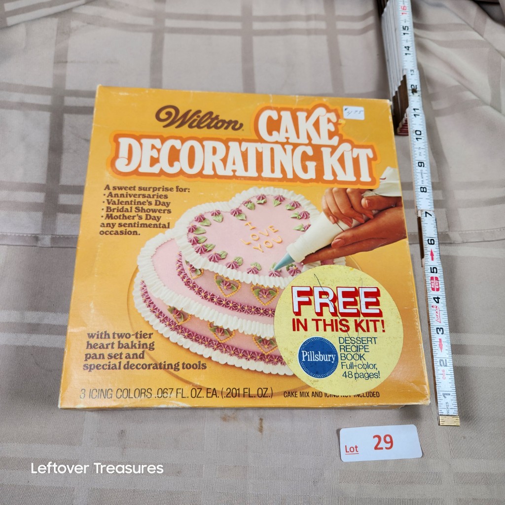 e29- Wilton Layered Heart Cake Set