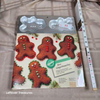 e31- Wilton Mini Gingerbread Boy