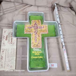 e32- Wilton Cross Cake