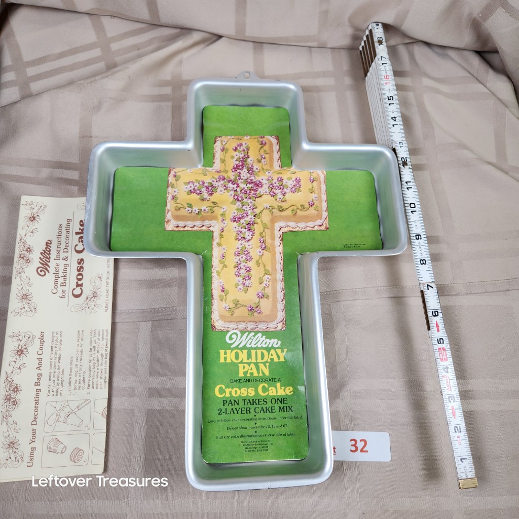 e32- Wilton Cross Cake