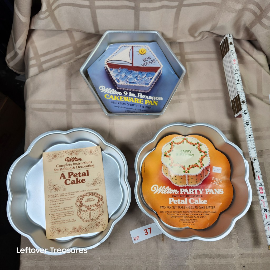 e37- Vintage Wilton Cake Pan Sets