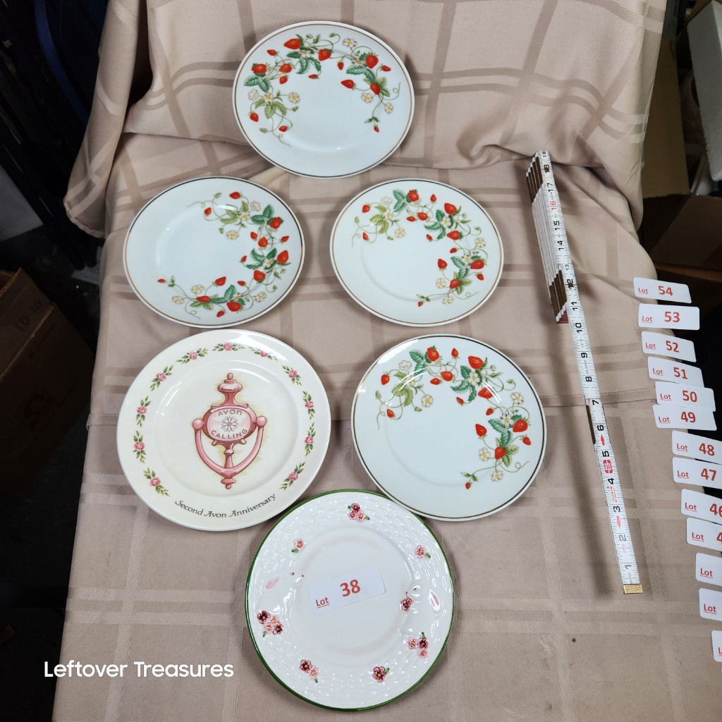e38- Avon Dishes