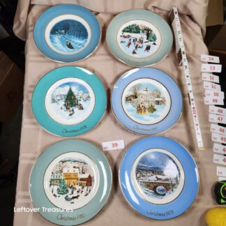 e39- Avon Christmas Dishes 1970s